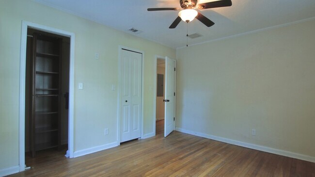 Building Photo - 1554 Geraldine Dr