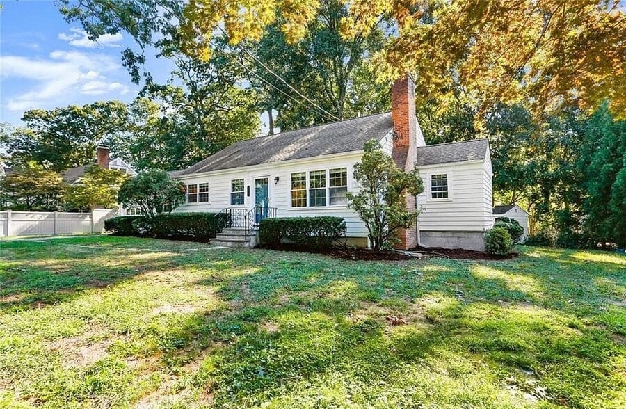 Building Photo - 8 Deerwood Ct