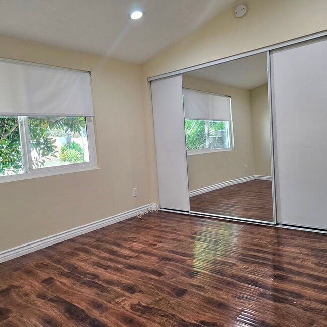 Building Photo - Mid Century Modern - 4 Bedroom Carlton Terrace Pool Home