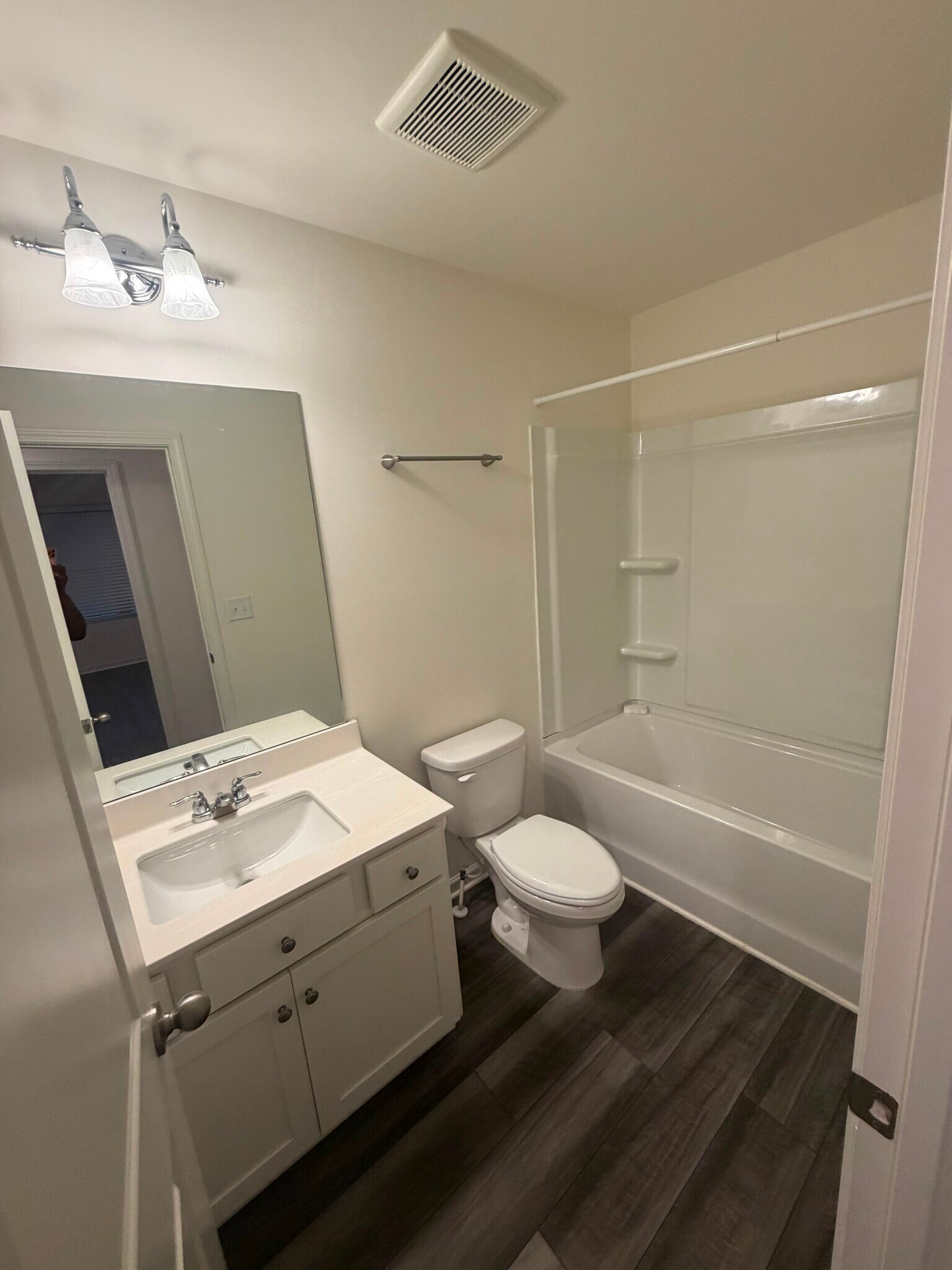 Secondary Bathroom - 595 Magnolia Cir