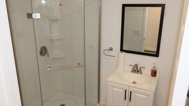 Building Photo - Private 1BR w/ Parking & Patio – Prime Location.