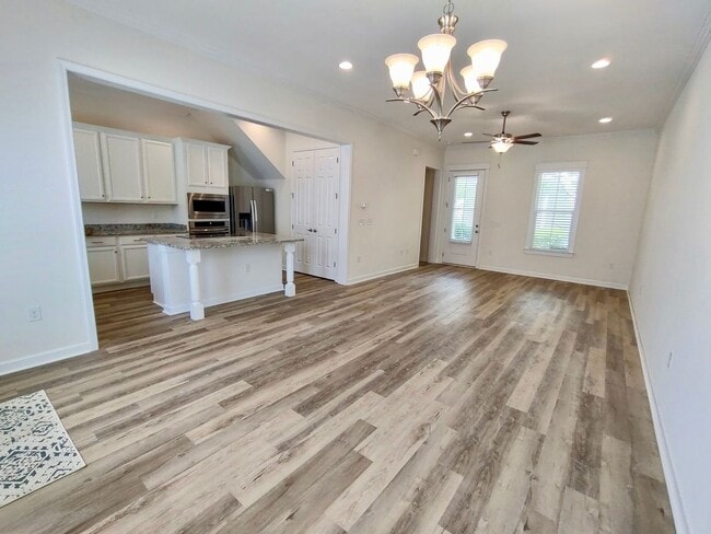 Building Photo - LUXURIOUS HIGH-END 2-story townhome in Market Common - walk to everything!