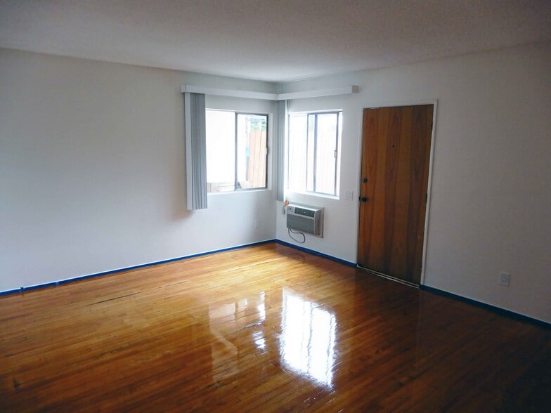 Building Photo - 5326 Lincoln Ave