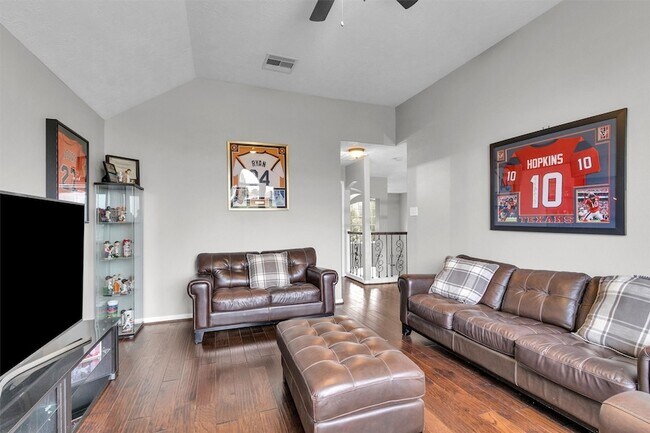 Building Photo - 3002 E Lake Falls Cir