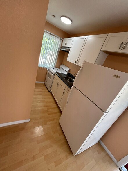 Building Photo - 1811 N Lincoln St