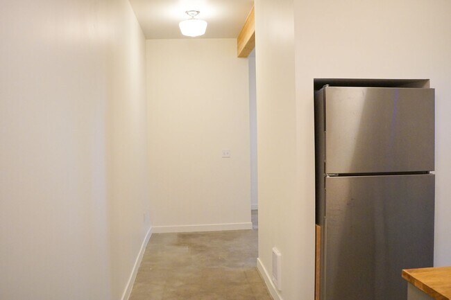 Building Photo - *Modern Farmhouse* Spacious Refurbished 1-...