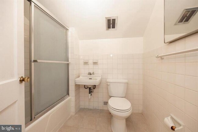 Building Photo - 1226 Fleetwood Rd