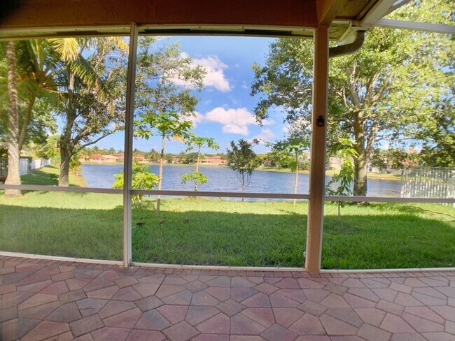 Building Photo - 5152 Woodfield Way