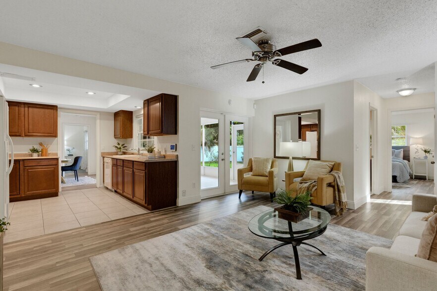 Building Photo - 1100 Pinellas Point Dr S