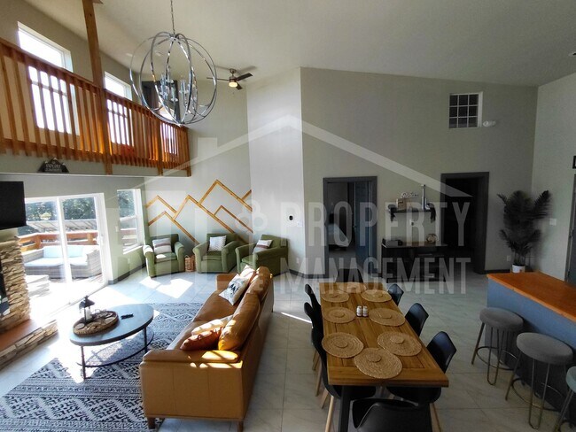 Building Photo - Stunning 3 Bedroom in Forsyth!