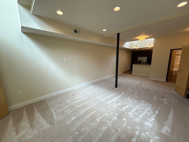 Building Photo - 160 Liberty St NE