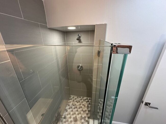 Building Photo - Beautiful 3 bedroom, 2 bath home located i...