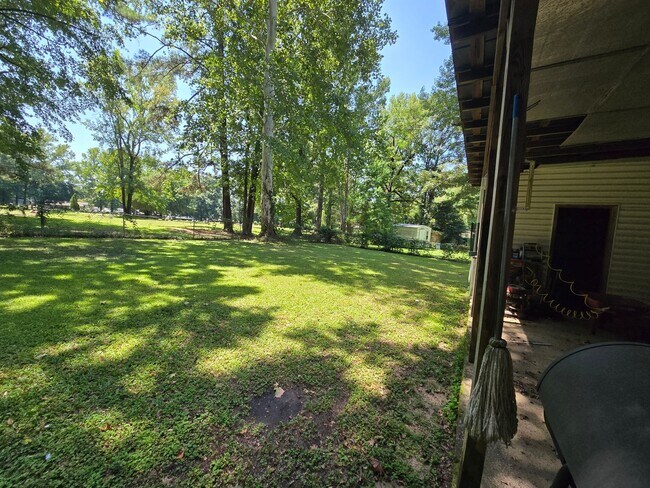 Building Photo - 423 Hallmark Dr