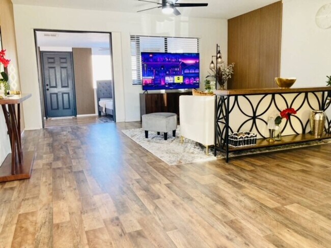 Building Photo - Fully Furnish beautiful home