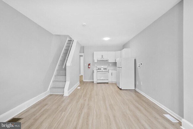 Primary Photo - 2446 W Firth St