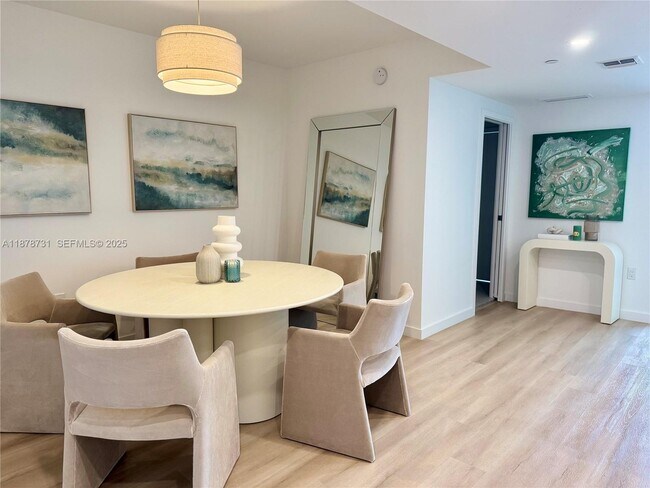 Building Photo - 13800 Highland Dr