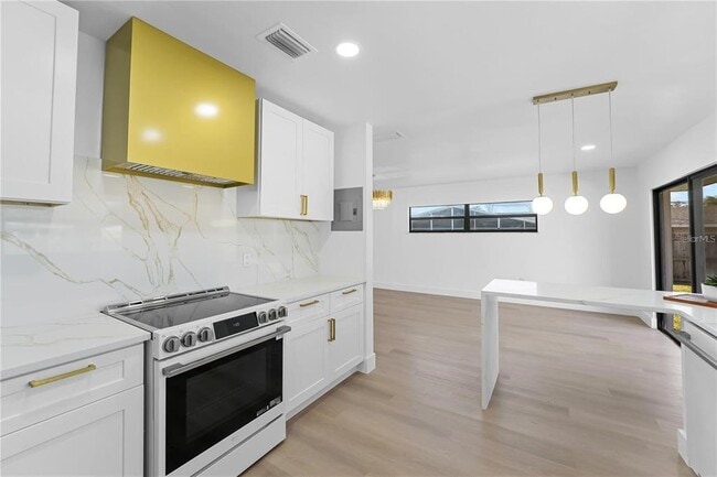 Building Photo - 607 Dunblane Dr