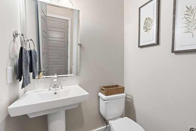 Building Photo - Walkable Luxury in Edgehill