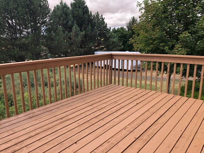 Building Photo - 1500 NW Canyon View Dr