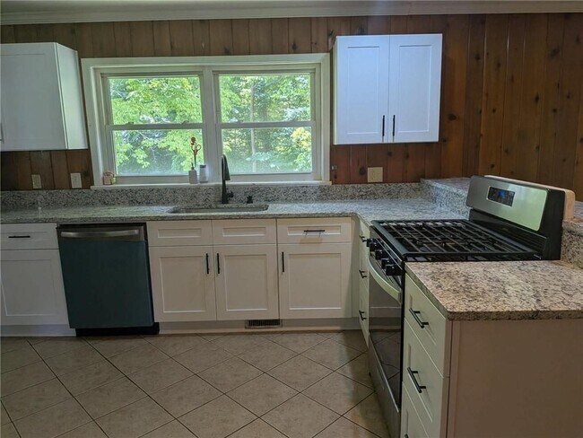 Building Photo - 1395 Siesta Ln