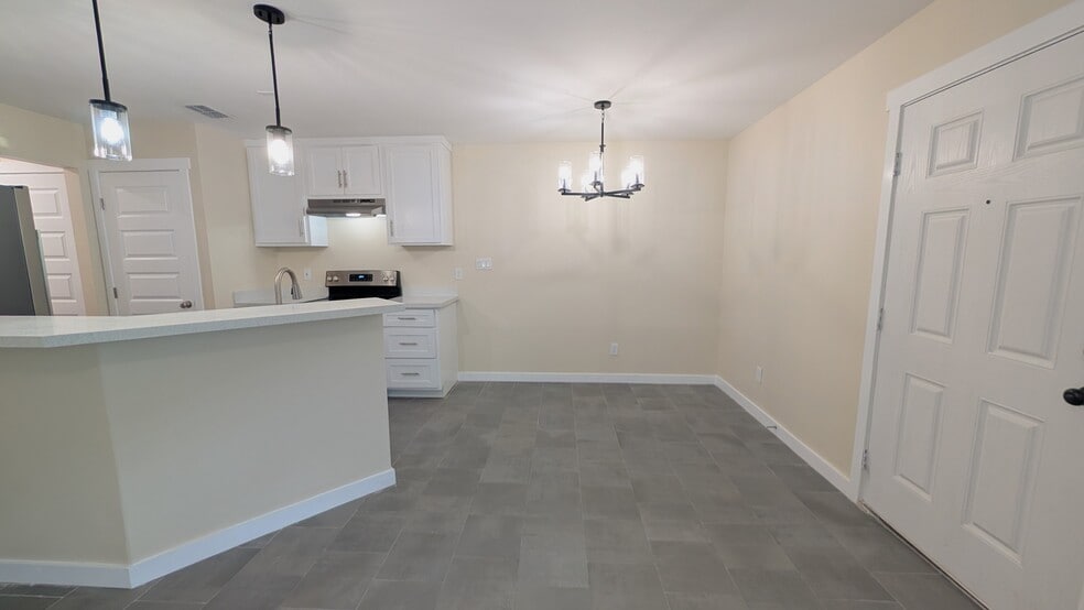 Primary Photo - 2205 Multi National