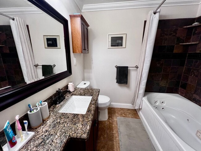 Building Photo - Love Where You Live in Lake Shores!