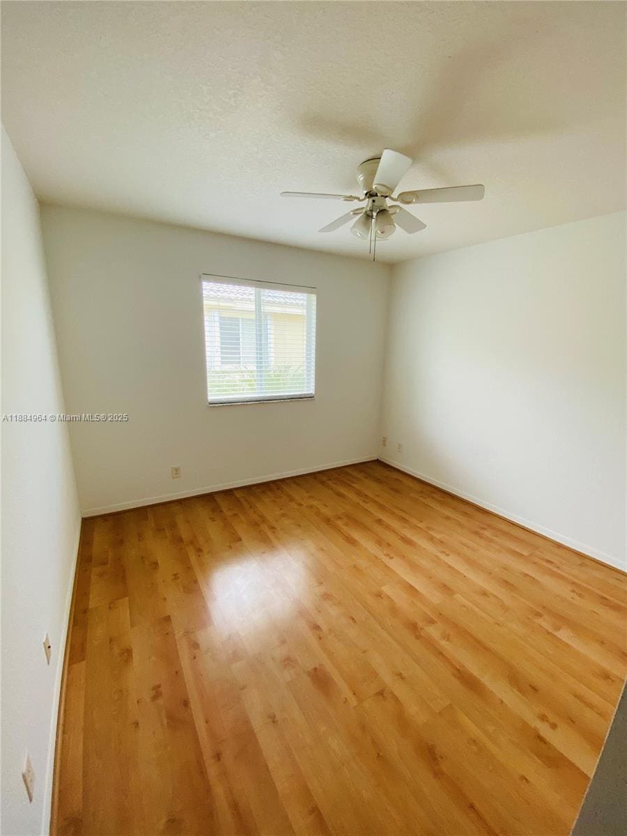 Building Photo - 2433 Pasadena Way