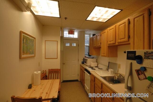 Building Photo - 1077 Beacon St