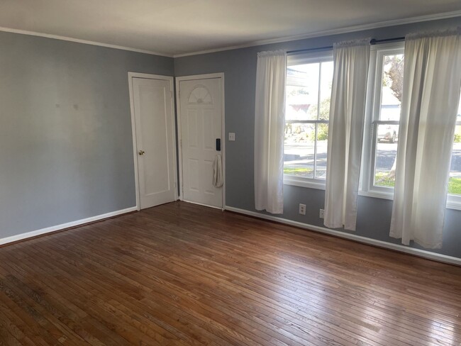 Building Photo - Charming 3 bedroom, 1 Bathroom Benicia Home