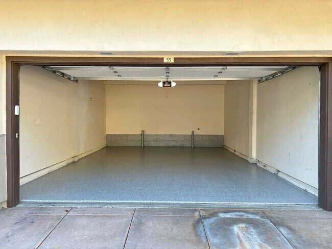 Building Photo - Beautiful 2 Bed 2 Bath Tustin Ranch Condo With Golf Course Views!