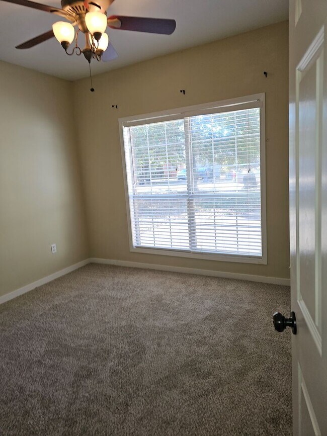 Building Photo - 132 Middlefield Dr