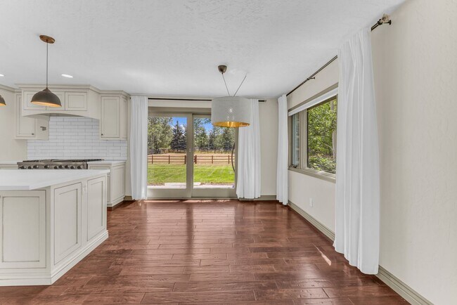 Building Photo - Holiday Ranchettes in Park Meadows
