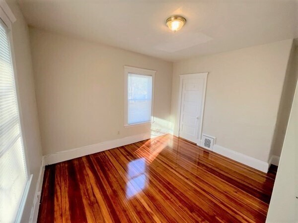 Building Photo - 109 Capen St