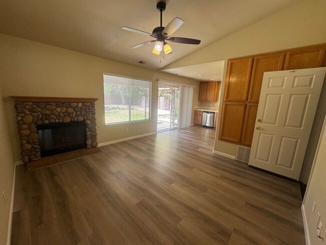Building Photo - 3 bed / 2 Bath | West Roseville Home Avail...