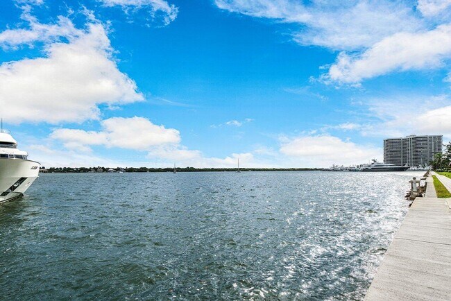 Building Photo - 108 Lakeshore Dr