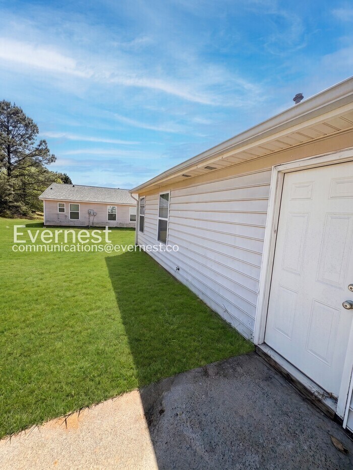 Building Photo - 206 Dove Pl