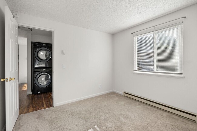 Building Photo - 6125 N Addison St