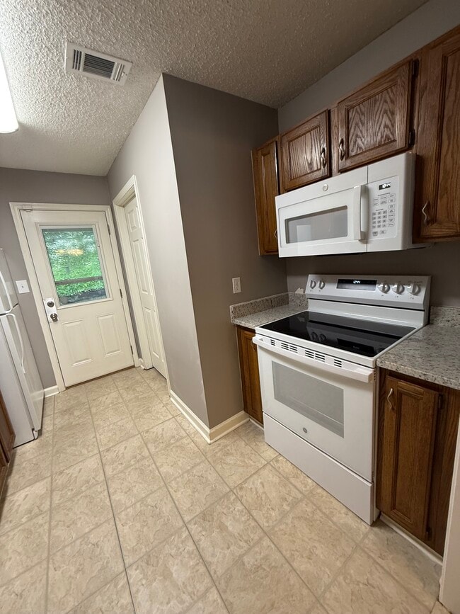 Building Photo - 4069 Coopers Hill Dr SE