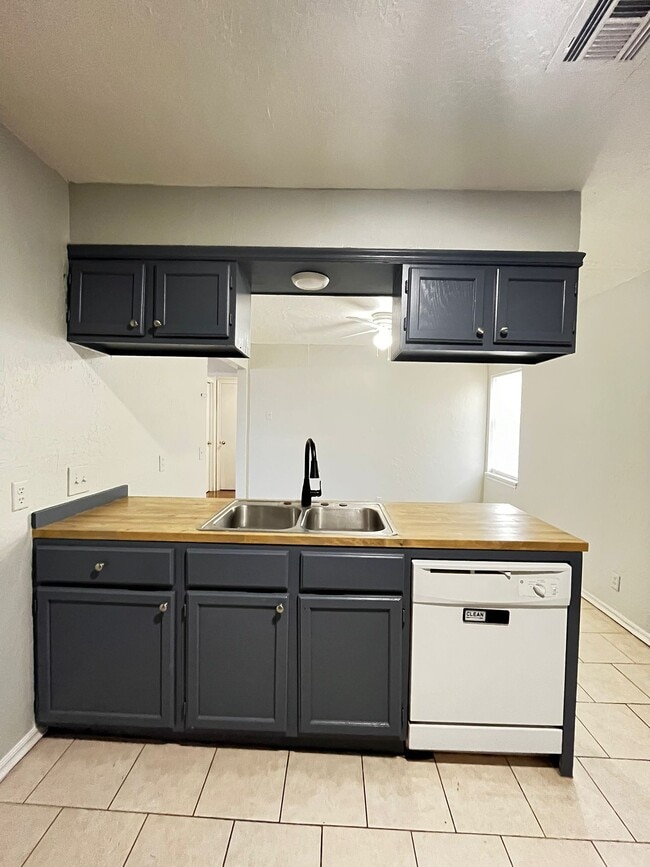 Building Photo - 2618 NW 26th St