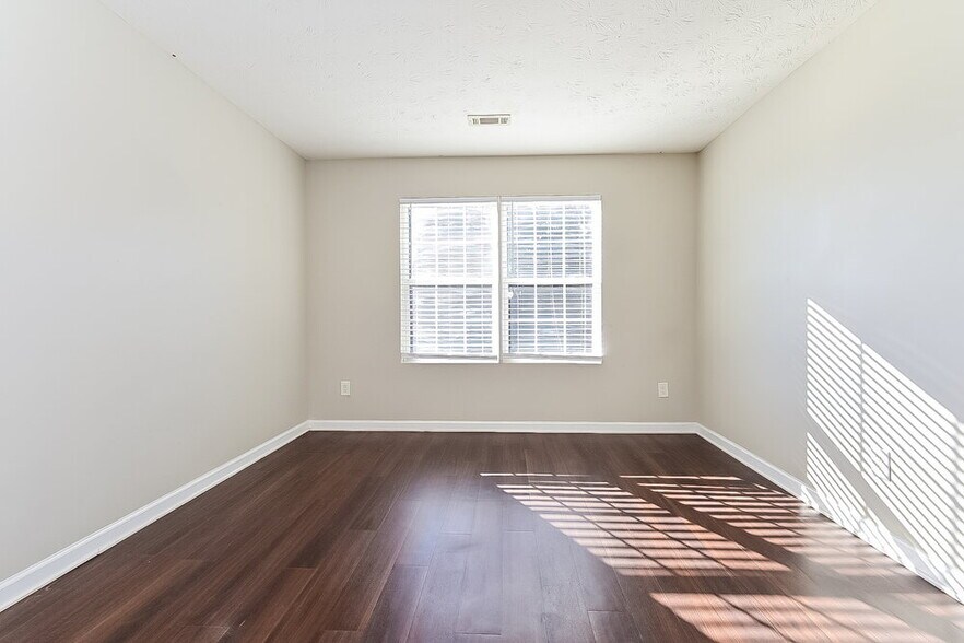 Building Photo - 100 Astilbe Meadow Dr