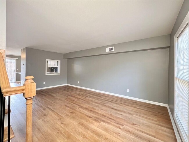 Building Photo - 3125 Colonial Way