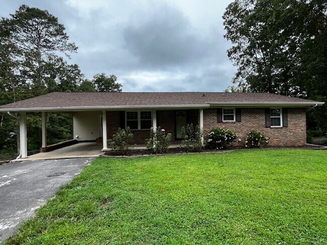 Primary Photo - Updated 3 bed 2 bath house with yard and b...