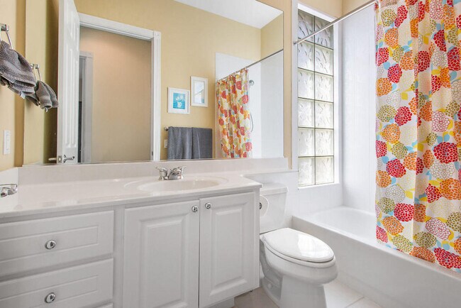 Building Photo - 813 Niemen Dr