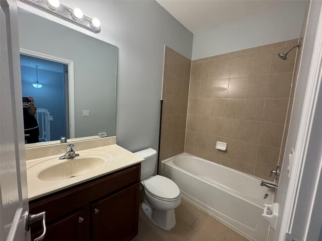 Building Photo - 12457 Emerald Creek Manor