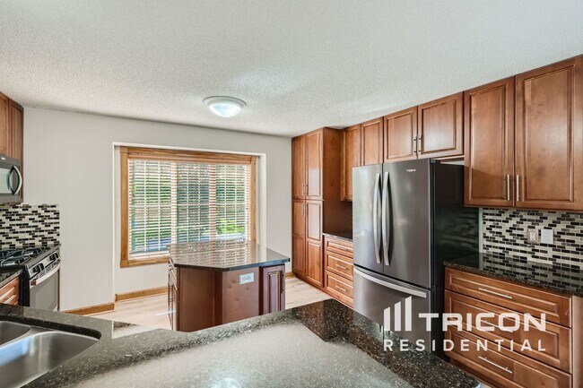 Building Photo - 15823 Foxhill Ave N