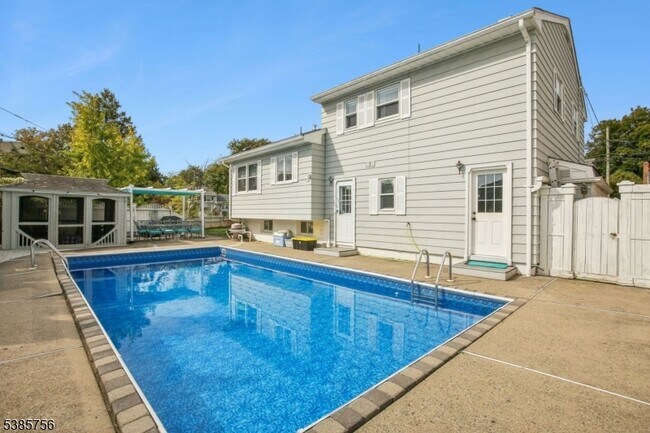 Building Photo - 82 Eaton Pl