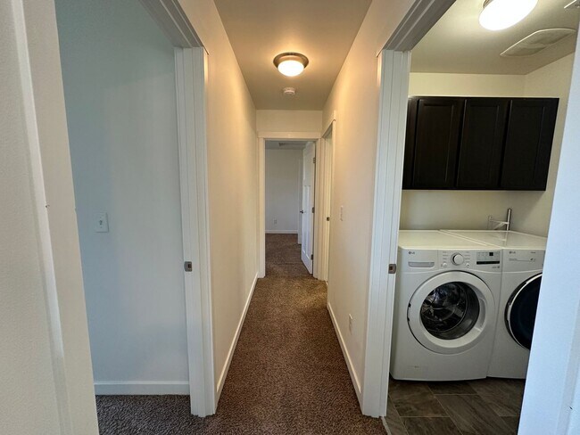 Building Photo - 3 Bed, 2.5 Bath House in Cordata Neighborhood