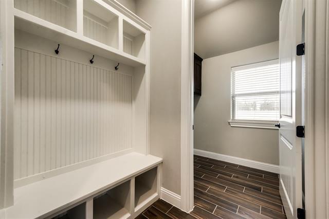 Building Photo - 3200 Windcrest Dr