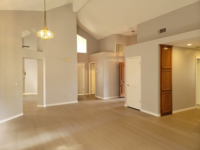 Building Photo - No Deposit