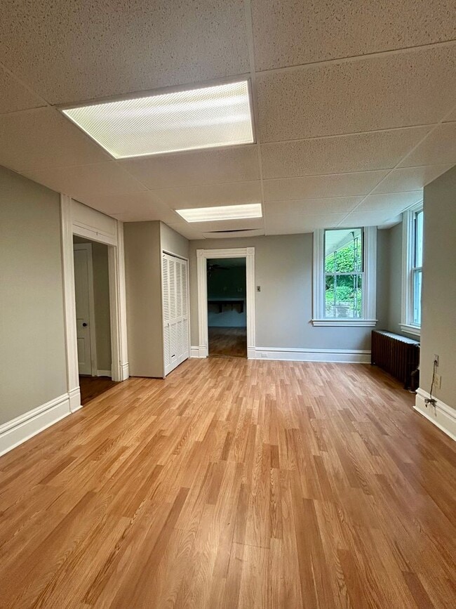 Building Photo - Large 3bd/ 1.5 bath Home w/Attic Room l Sp...